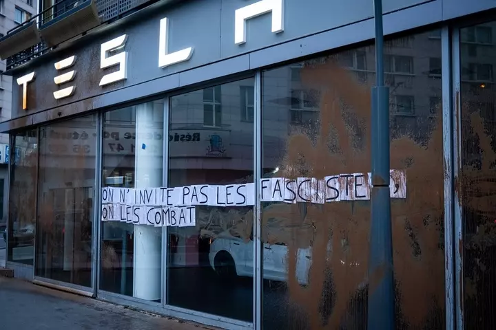 facade_du_siege_tesla